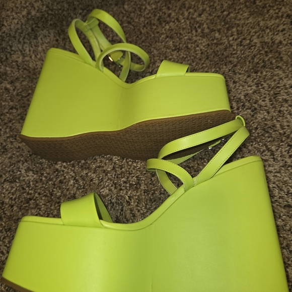 Michael Kors Paola Wedge - Picture 2 of 5